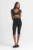תמונת כל הלוק של FITS EVERYBODY WRAP SUPER CROPPED T-SHRT